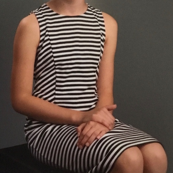 Banana Republic dress.  Size 00P.  Black and white striped.  Excellent conditio. - Picture 3 of 6